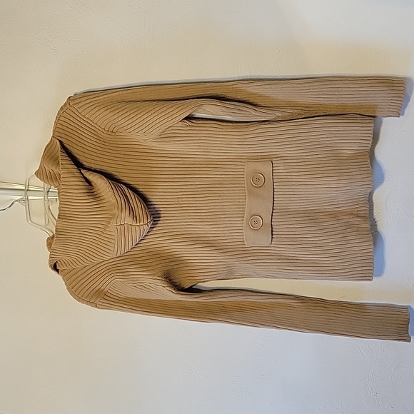 Hooded button up sweater - Picture 3 of 3